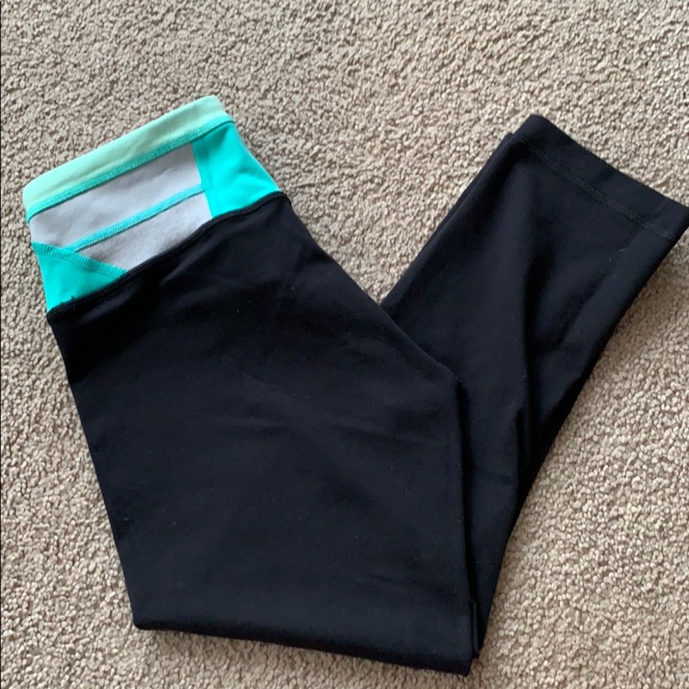 Lululemon wunder under crop. Size 4. Black.